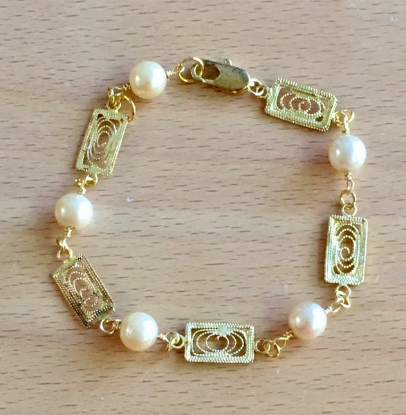 Traditional Pearl & Gold Filigree Link Bracelet