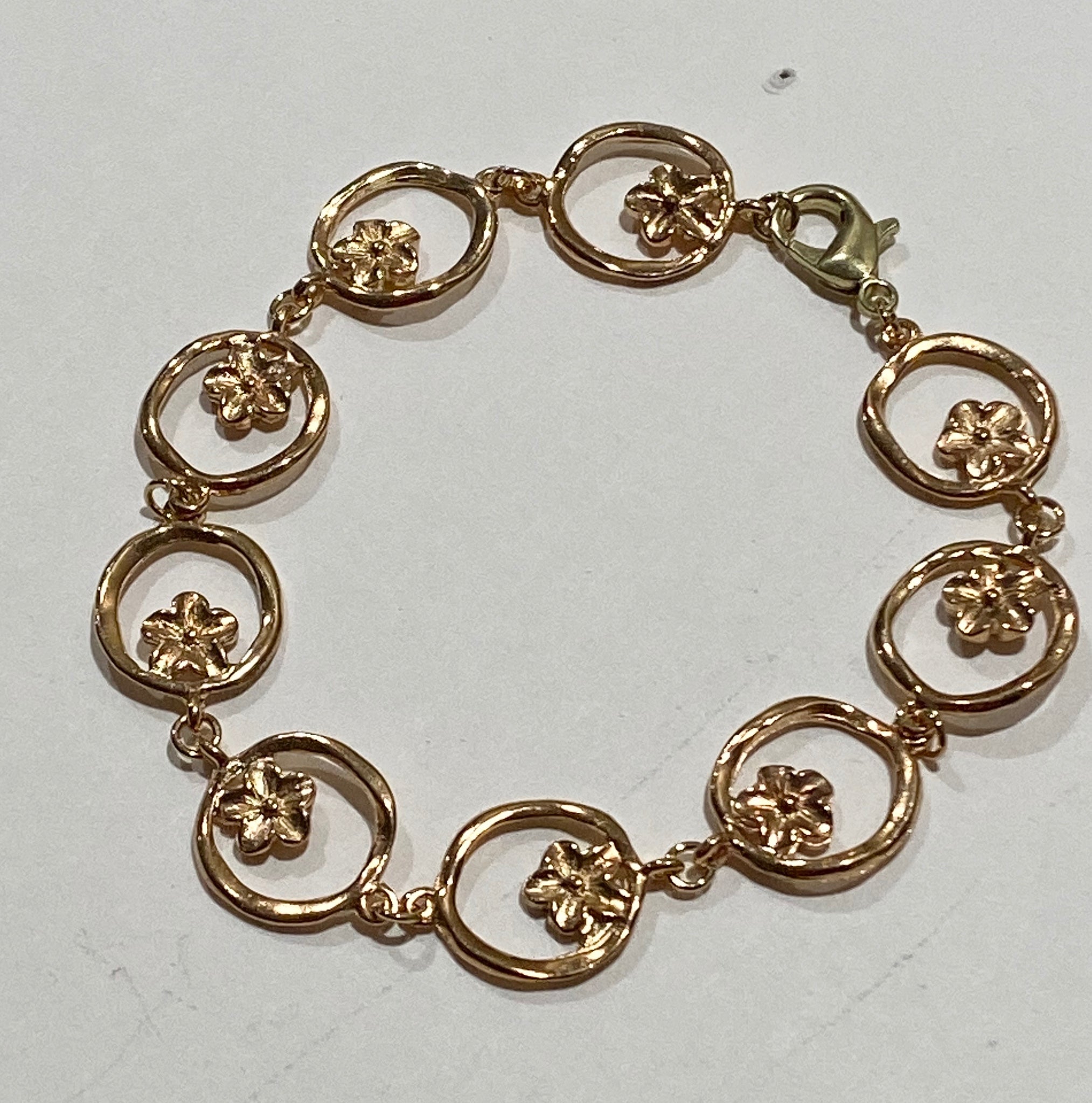 Dainty Flower in Circle Gold Plated Bracelet