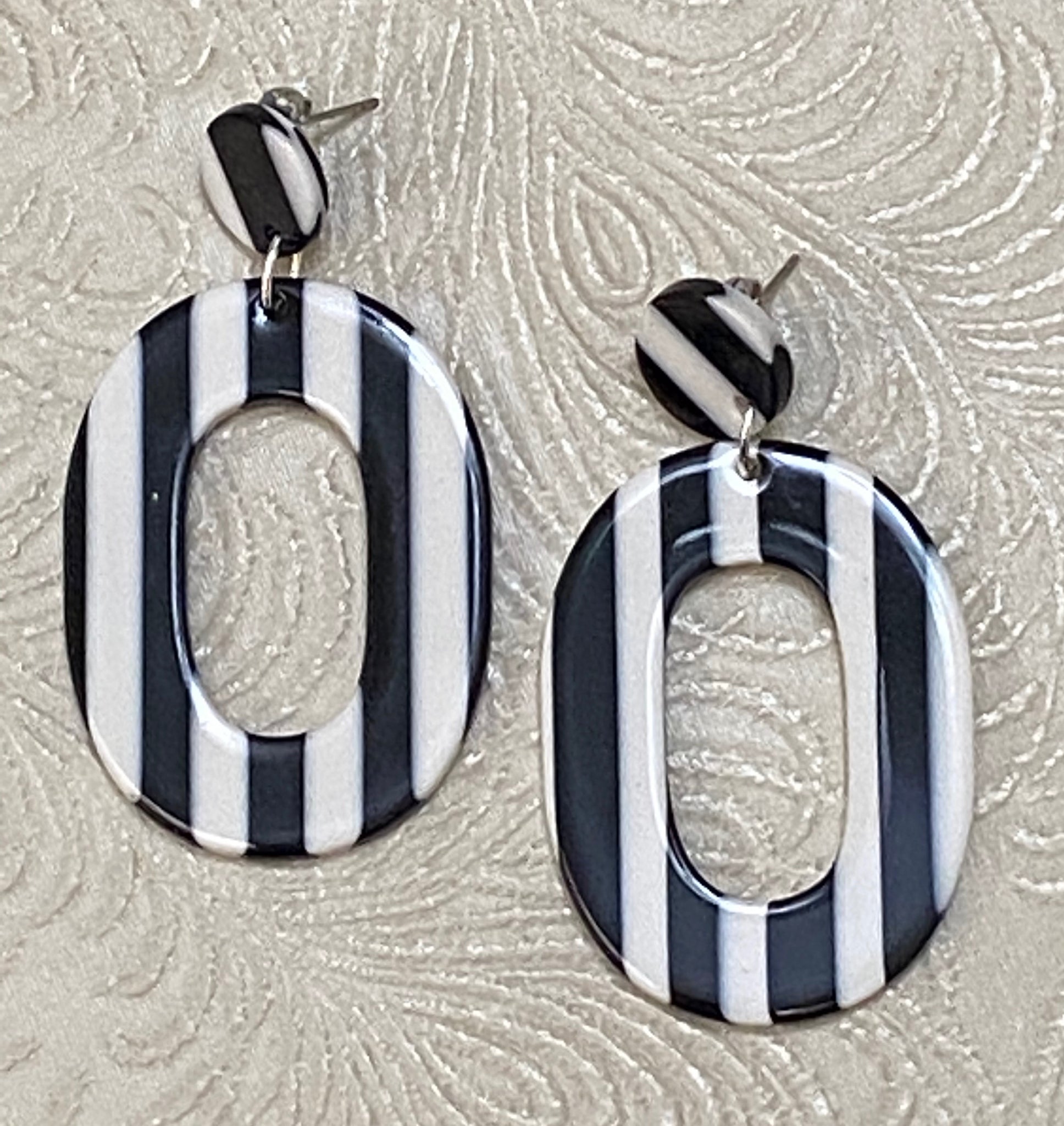 Retro / Mod Black & White Stripe Oval Earrings