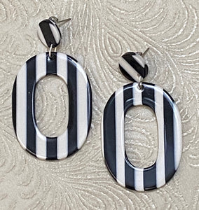 Retro / Mod Black & White Stripe Oval Earrings