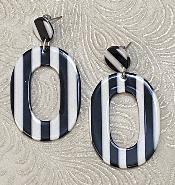 Retro / Mod Black & White Stripe Oval Earrings