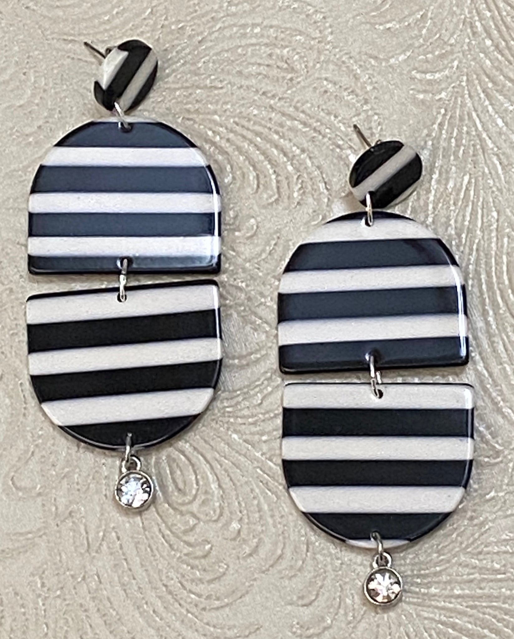 Retro / Mod Black & White Horizontal Stripe Oval Split Earrings