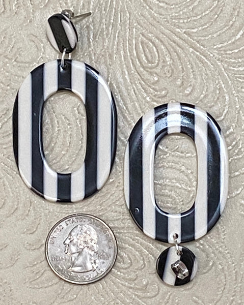 Retro / Mod Black & White Stripe Oval Earrings