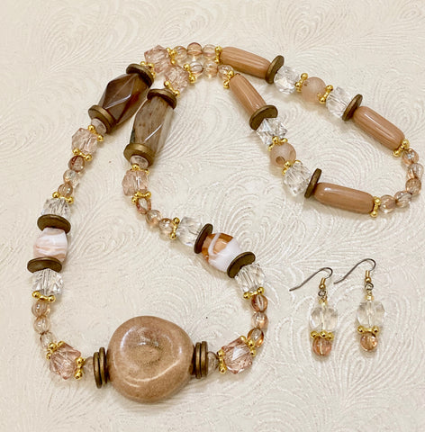 Chunky Vanilla Caramel Goes with Every Color Necklace & Earring Set